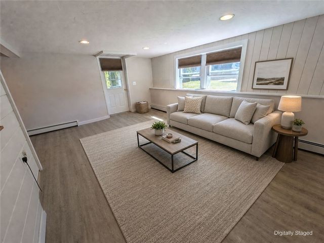 118 Center Avenue, Middletown, RI 02842