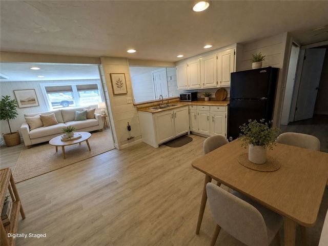 118 Center Avenue, Middletown, RI 02842