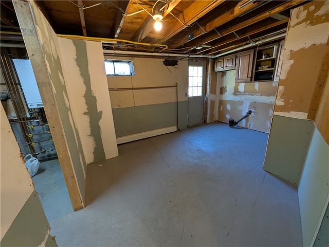 118 Center Avenue, Middletown, RI 02842
