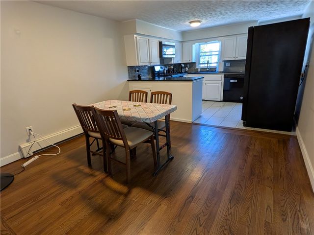 118 Center Avenue, Middletown, RI 02842
