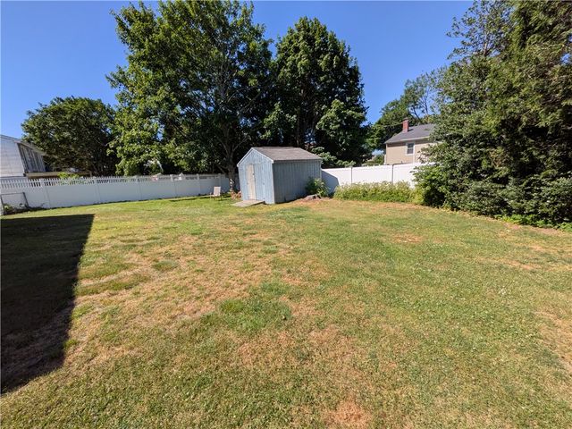 118 Center Avenue, Middletown, RI 02842