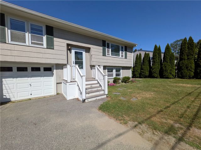 118 Center Avenue, Middletown, RI 02842