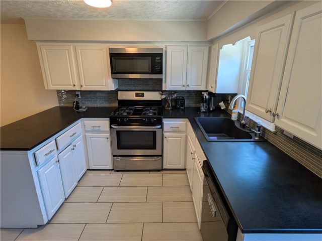 118 Center Avenue, Middletown, RI 02842