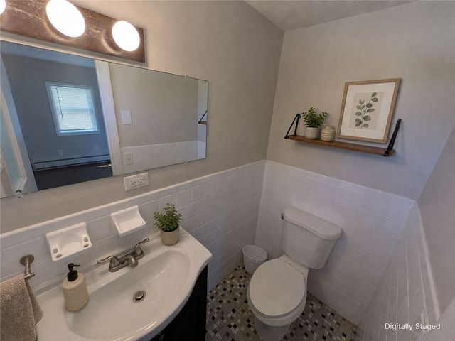 118 Center Avenue, Middletown, RI 02842