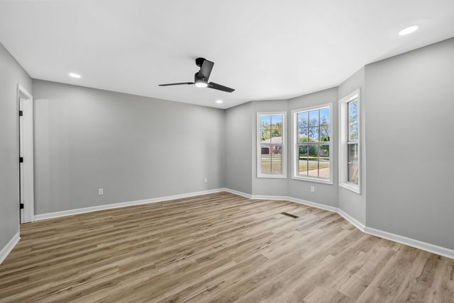 8635 Kingman Ct, Oak Grove, KY 42262