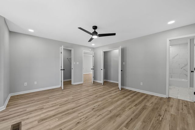 8635 Kingman Ct, Oak Grove, KY 42262