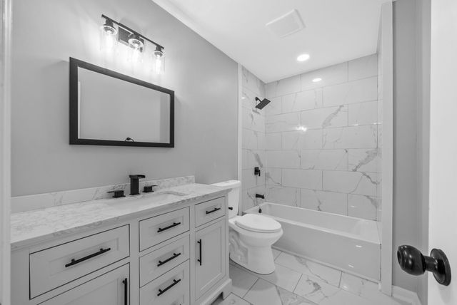 8635 Kingman Ct, Oak Grove, KY 42262