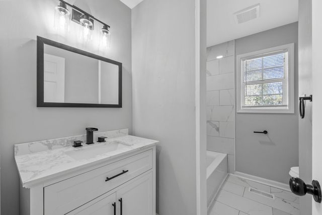 8635 Kingman Ct, Oak Grove, KY 42262