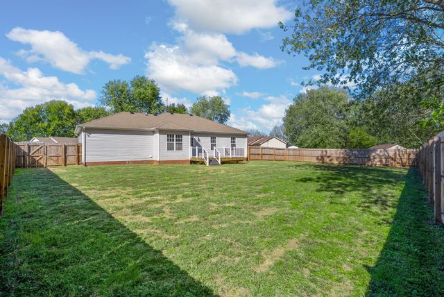 8635 Kingman Ct, Oak Grove, KY 42262