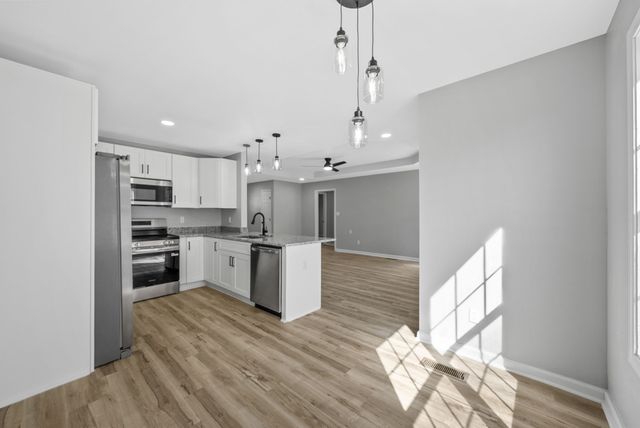 8635 Kingman Ct, Oak Grove, KY 42262