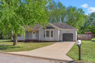 8635 Kingman Ct, Oak Grove, KY 42262