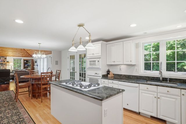 20 Emerald St, Tyngsborough, MA 01879
