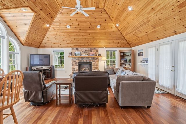 20 Emerald St, Tyngsborough, MA 01879