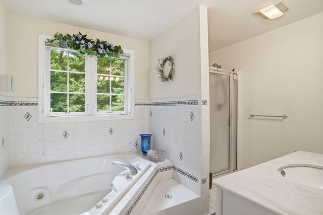 20 Emerald St, Tyngsborough, MA 01879