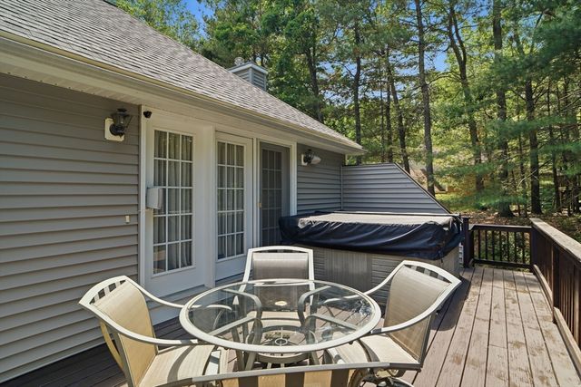 20 Emerald St, Tyngsborough, MA 01879