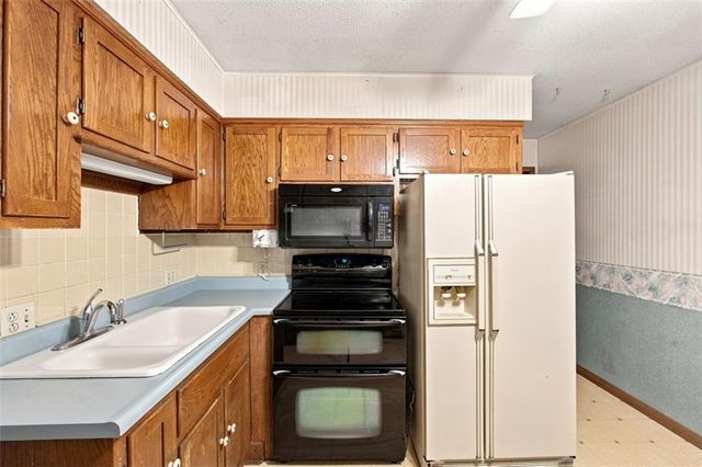 207 Augustus Drive, Excelsior Springs, MO 64024