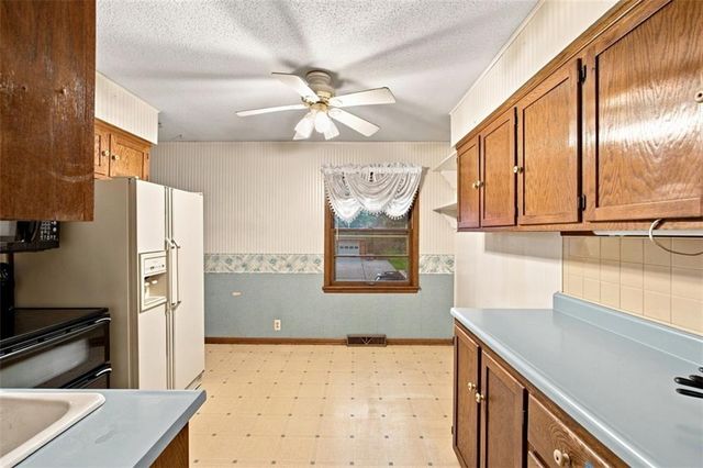 207 Augustus Drive, Excelsior Springs, MO 64024