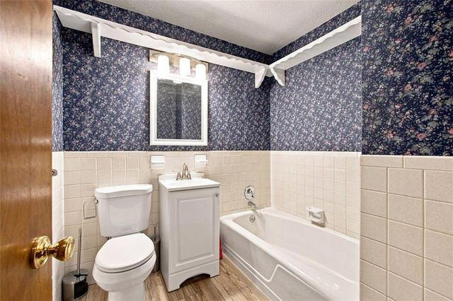 207 Augustus Drive, Excelsior Springs, MO 64024
