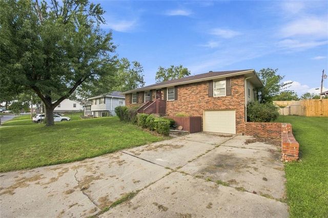 207 Augustus Drive, Excelsior Springs, MO 64024