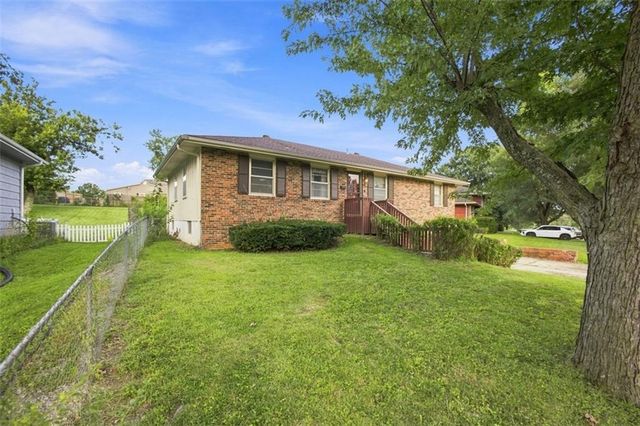 207 Augustus Drive, Excelsior Springs, MO 64024