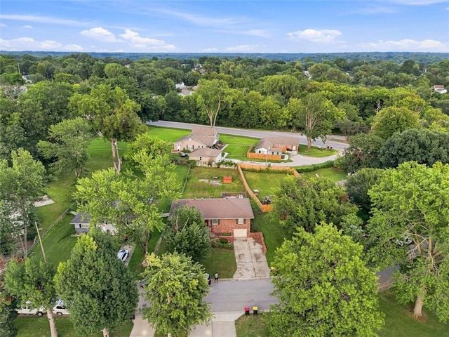 207 Augustus Drive, Excelsior Springs, MO 64024