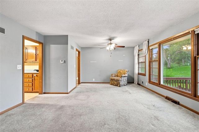 207 Augustus Drive, Excelsior Springs, MO 64024