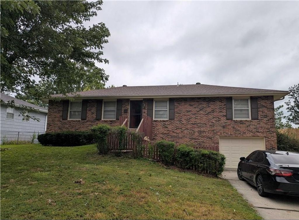 207 Augustus Street, Excelsior Springs, MO 64024