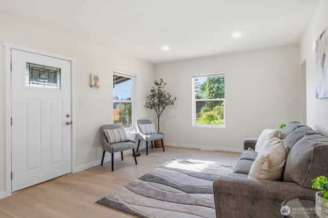 1551 N Callow Avenue, Bremerton, WA 98312