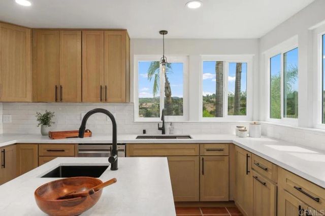 2718 Via Del Robles, Fallbrook, CA 92028