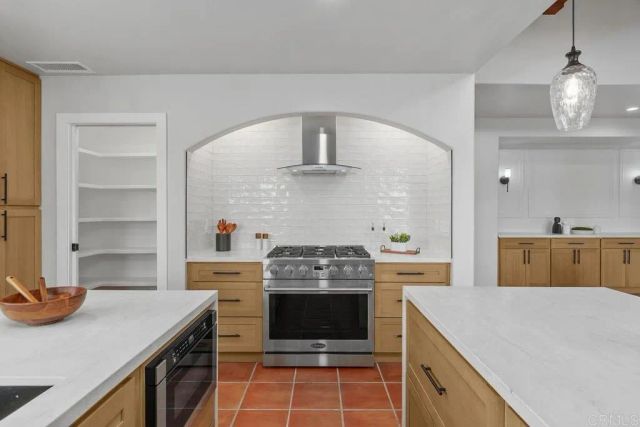 2718 Via Del Robles, Fallbrook, CA 92028