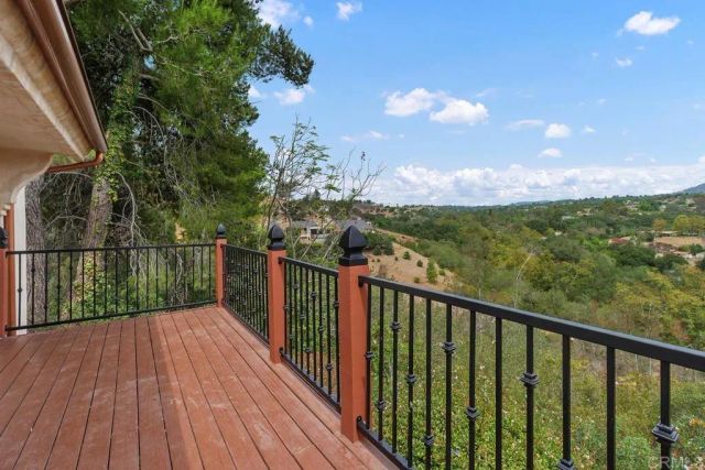 2718 Via Del Robles, Fallbrook, CA 92028