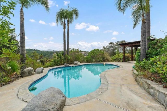 2718 Via Del Robles, Fallbrook, CA 92028