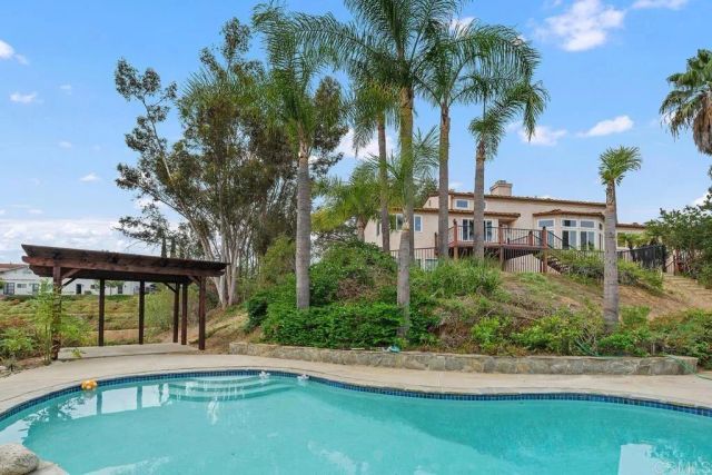 2718 Via Del Robles, Fallbrook, CA 92028