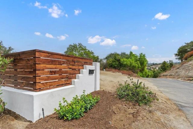 2718 Via Del Robles, Fallbrook, CA 92028