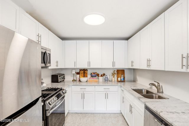 267 Zachary Court 1000, Lakewood, NJ 08701