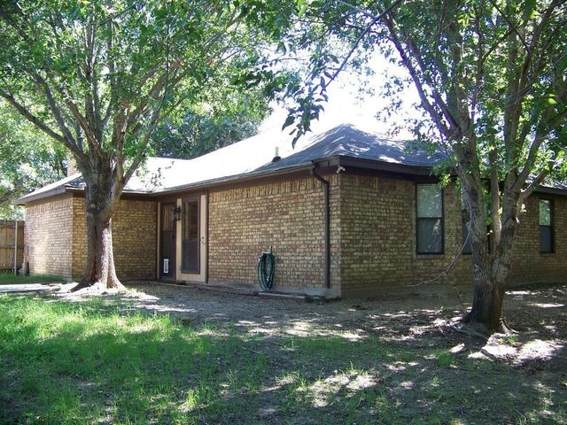 10828 Tall Oak Drive, Fort Worth, TX 76108