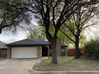 10828 Tall Oak Drive, Fort Worth, TX 76108