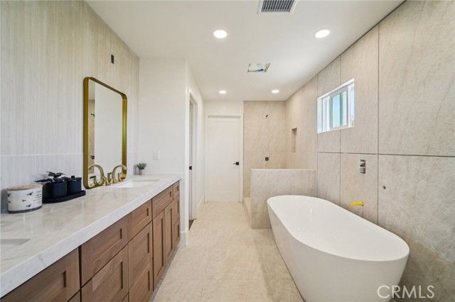 3050 Arlotte Avenue, Long Beach, CA 90808