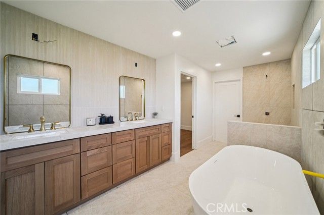 3050 Arlotte Avenue, Long Beach, CA 90808