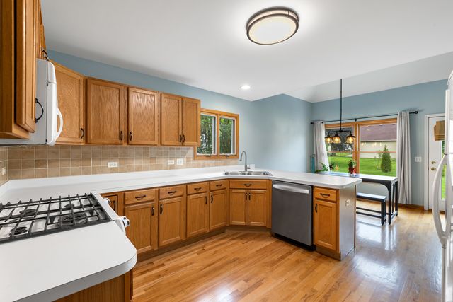 855 Ayers Street, Bolingbrook, IL 60440