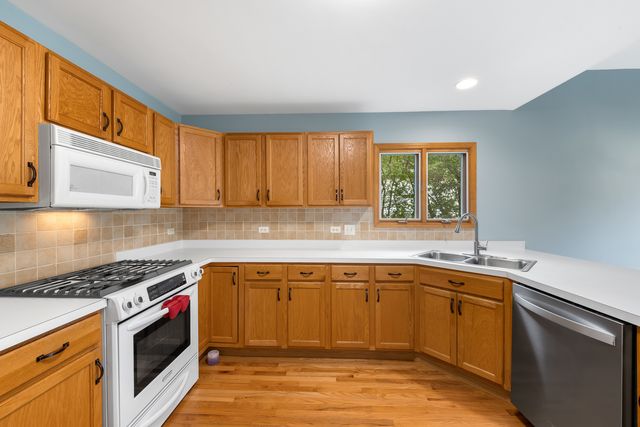 855 Ayers Street, Bolingbrook, IL 60440