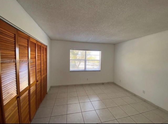 8421 NW 8th St 203, Miami, FL 33126