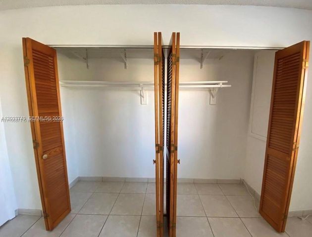 8421 NW 8th St 203, Miami, FL 33126