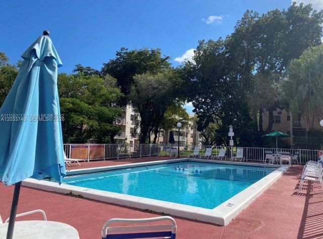 8421 NW 8th St 203, Miami, FL 33126