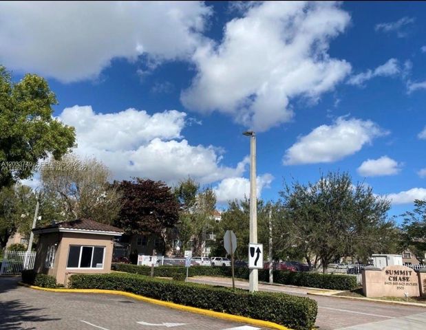 8421 NW 8th St 203, Miami, FL 33126