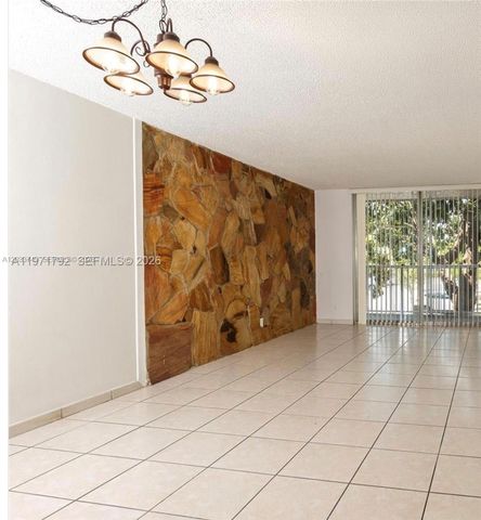 8421 NW 8th St 203, Miami, FL 33126