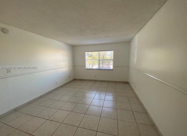 8421 NW 8th St 203, Miami, FL 33126