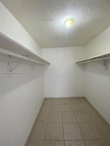 8421 NW 8th St 203, Miami, FL 33126