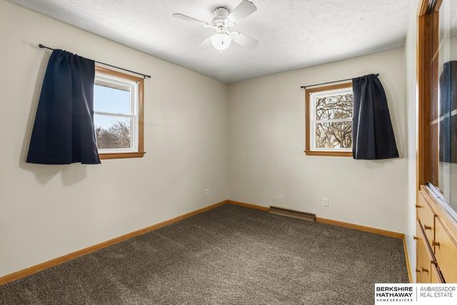 2408 Chandler Road E, Bellevue, NE 68005