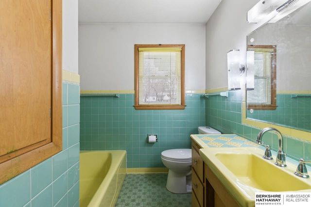 2408 Chandler Road E, Bellevue, NE 68005